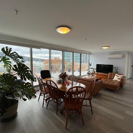 Private Room With Ensuite In The Cbd キャンベラ エクステリア 写真