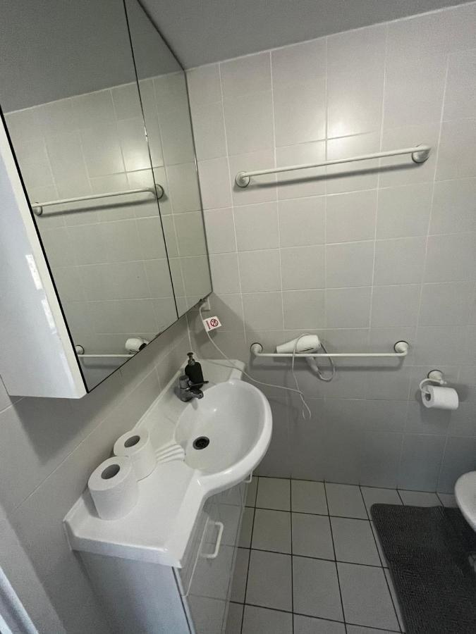 Private Room With Ensuite In The Cbd キャンベラ エクステリア 写真